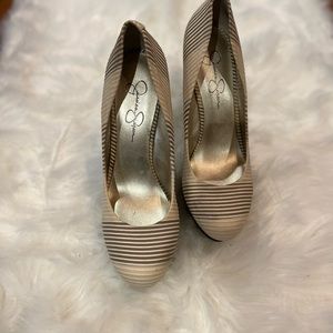 JESSICA SIMPSON’s stripped heels